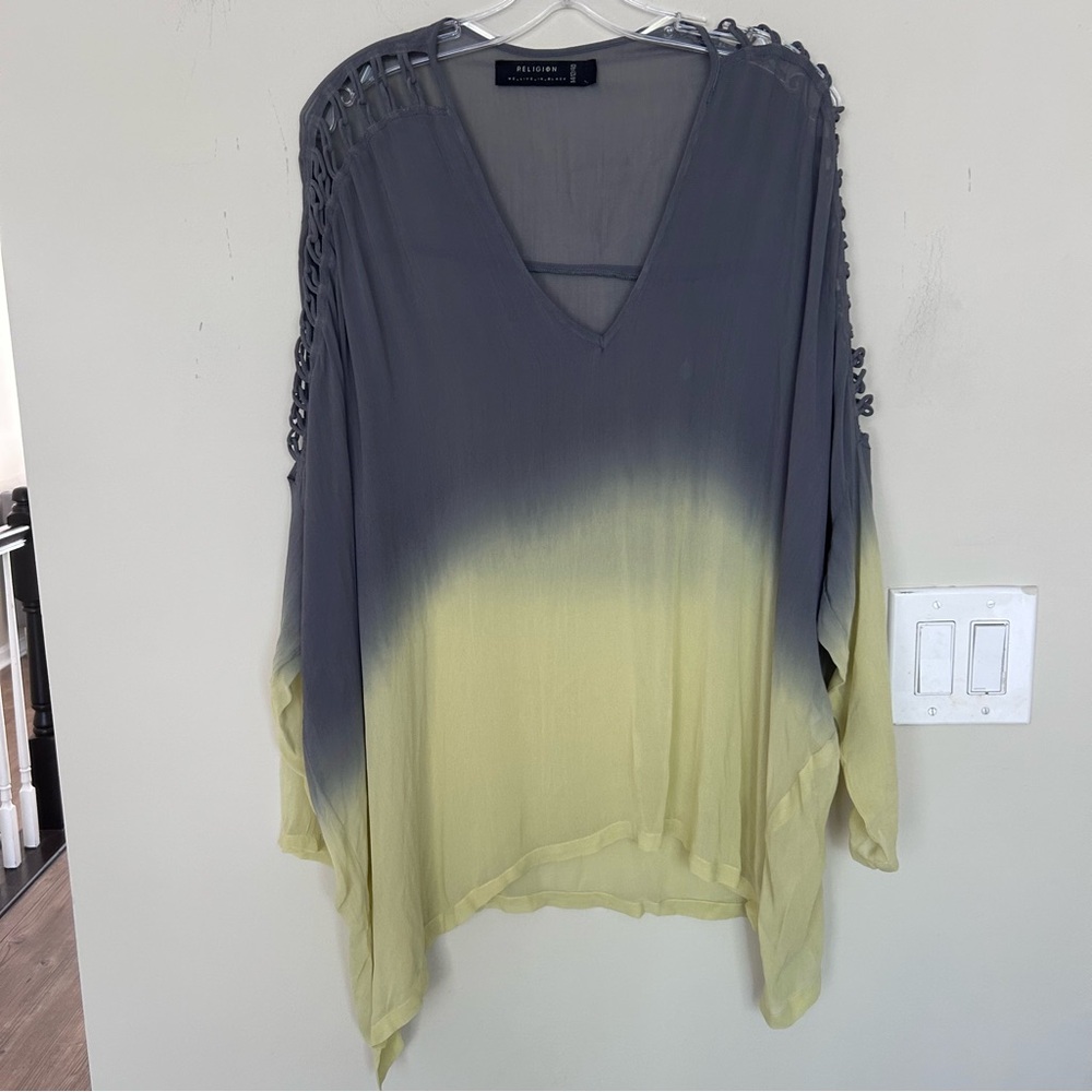 Religion Ombré V-Neck Gray & Yellow oversized lattice shoulders. Size M